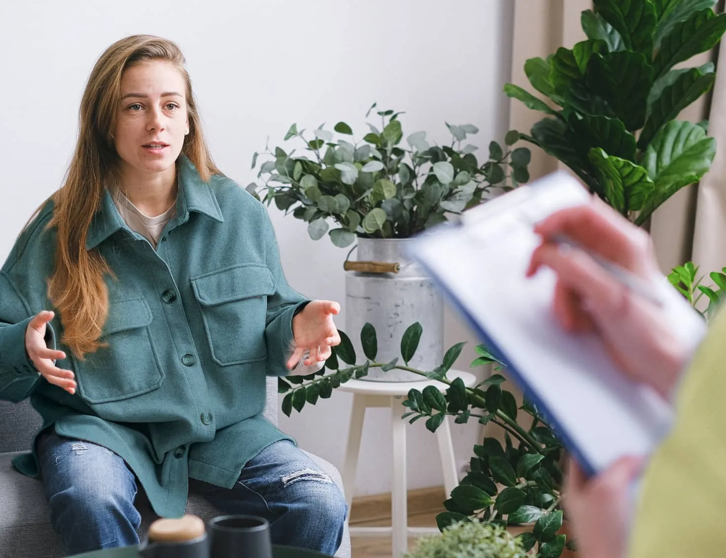 A woman talking while her therapist takes notes